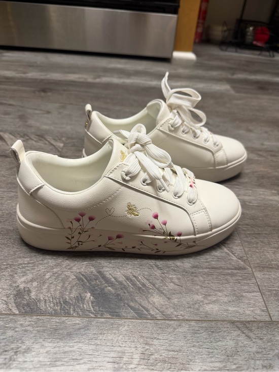 Aldo Shoes - Women’s Aldo White Wildflower Sneakers Size 6.5
